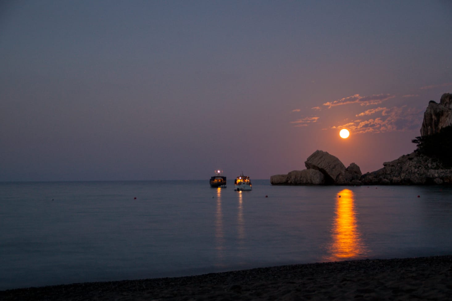 Super Full Moon a Cala Luna